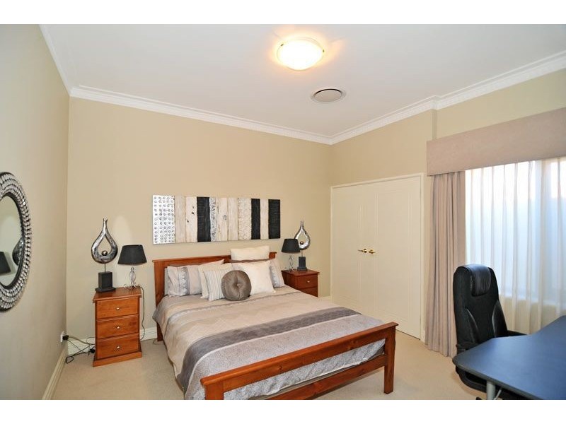 12 Ragamuffin Point, Halls Head WA 6210