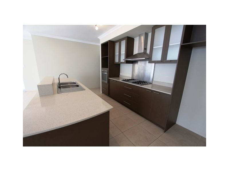 8 Myalla Pass, Lakelands WA 6180