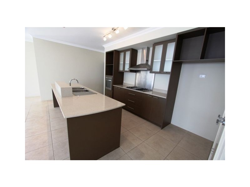 8 Myalla Pass, Lakelands WA 6180