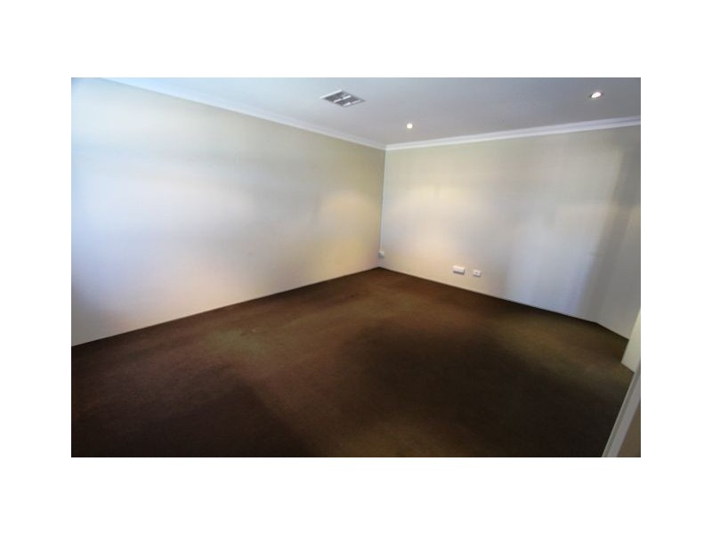 8 Myalla Pass, Lakelands WA 6180