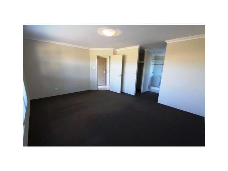 8 Myalla Pass, Lakelands WA 6180