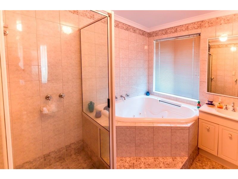 10 Montego Way, Halls Head WA 6210