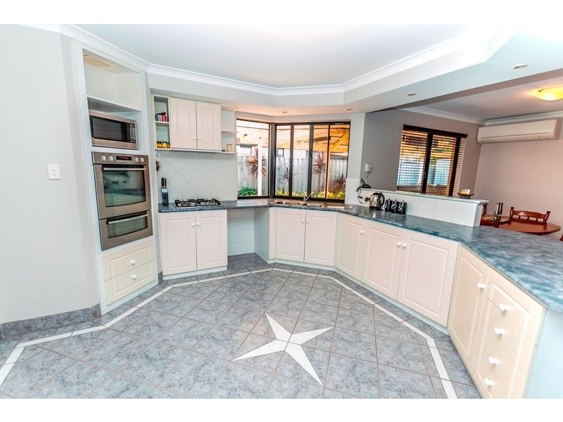 10 Montego Way, Halls Head WA 6210