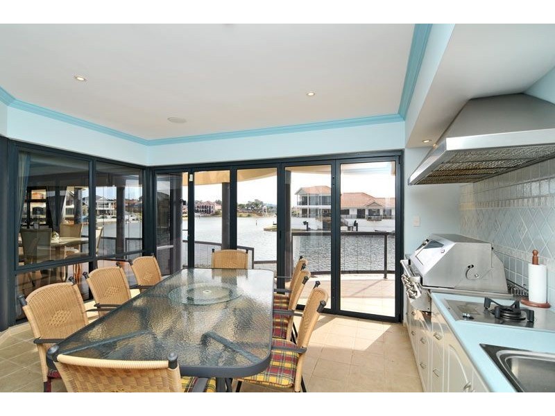 8 Finistere Island Retreat, Halls Head WA 6210