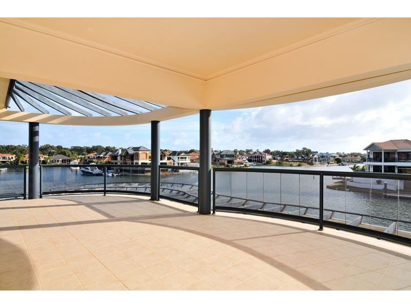 8 Finistere Island Retreat, Halls Head WA 6210