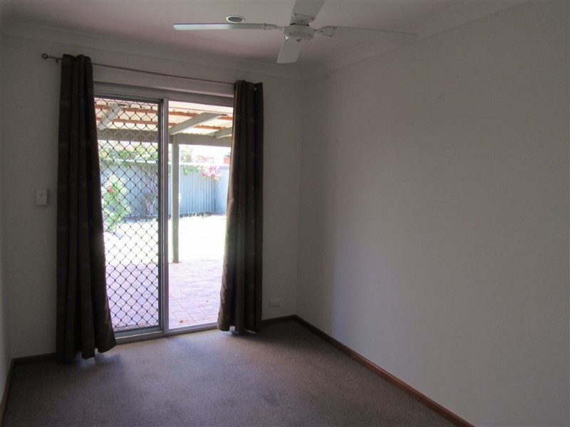 2/18 Stewart Street, Silver Sands WA 6210