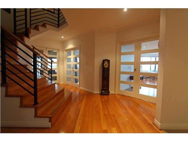 8 Seaview Place, Wannanup WA 6210