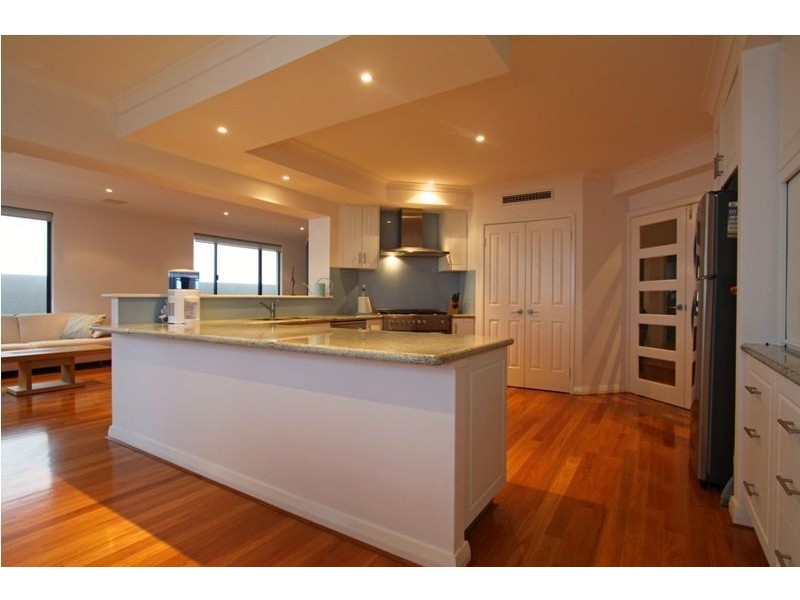 8 Seaview Place, Wannanup WA 6210