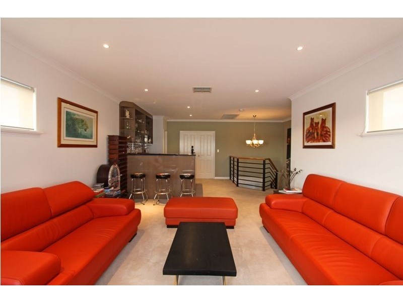 8 Seaview Place, Wannanup WA 6210