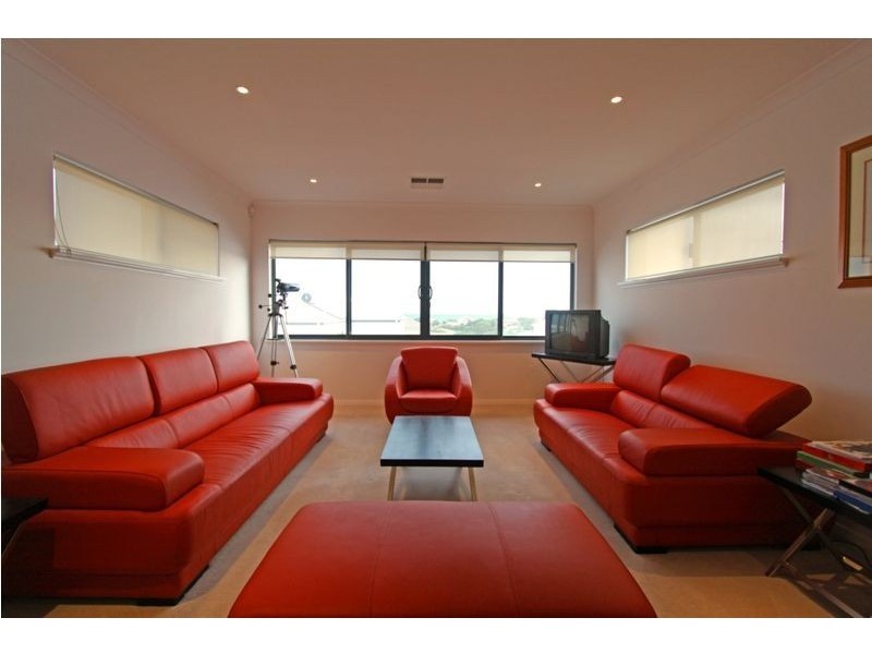 8 Seaview Place, Wannanup WA 6210