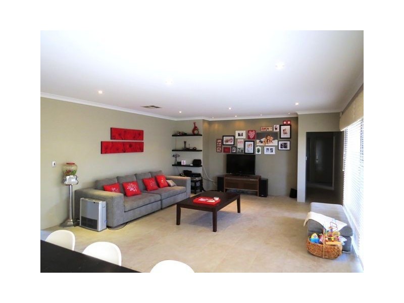 1 Dalona Parkway, Lakelands WA 6180