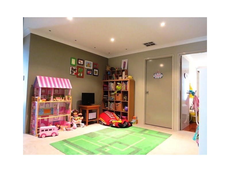 1 Dalona Parkway, Lakelands WA 6180