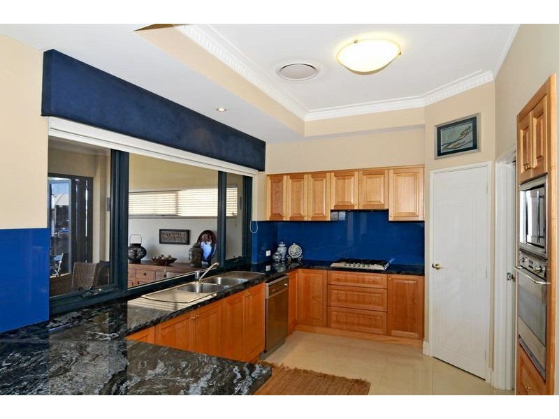 12 Ragamuffin Point, Halls Head WA 6210