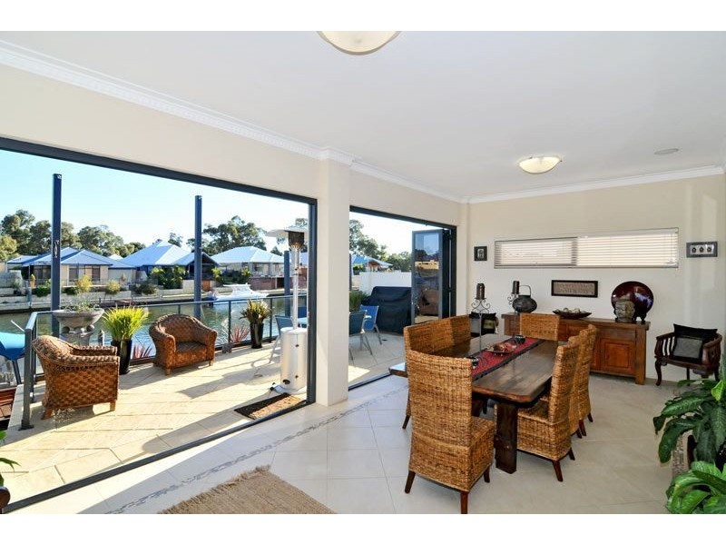 12 Ragamuffin Point, Halls Head WA 6210