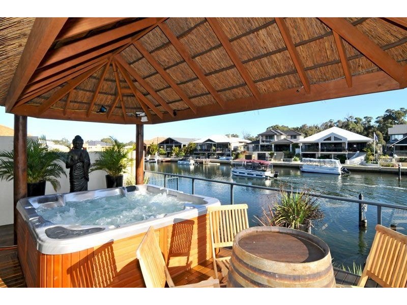 12 Ragamuffin Point, Halls Head WA 6210