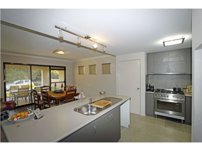 117 Darwin Terrace, Dudley Park WA 6210
