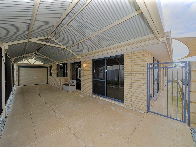 6 Hortonia Avenue, Secret Harbour WA 6173