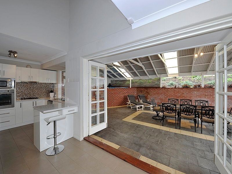 13B Valley Road, Halls Head WA 6210