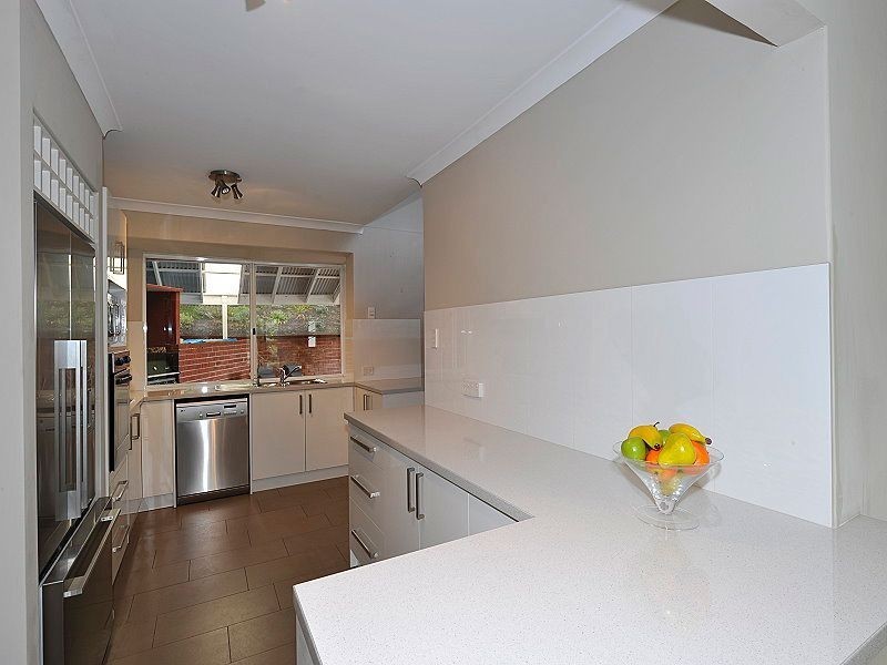 13B Valley Road, Halls Head WA 6210