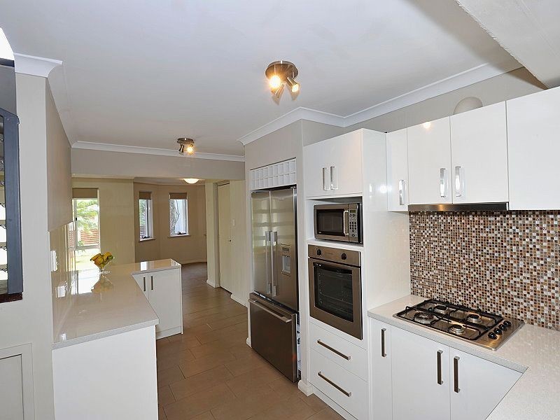 13B Valley Road, Halls Head WA 6210