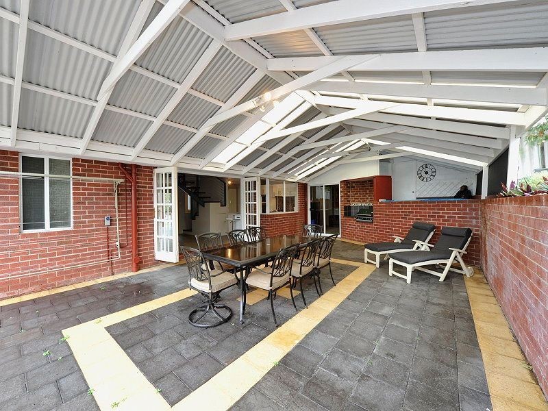 13B Valley Road, Halls Head WA 6210