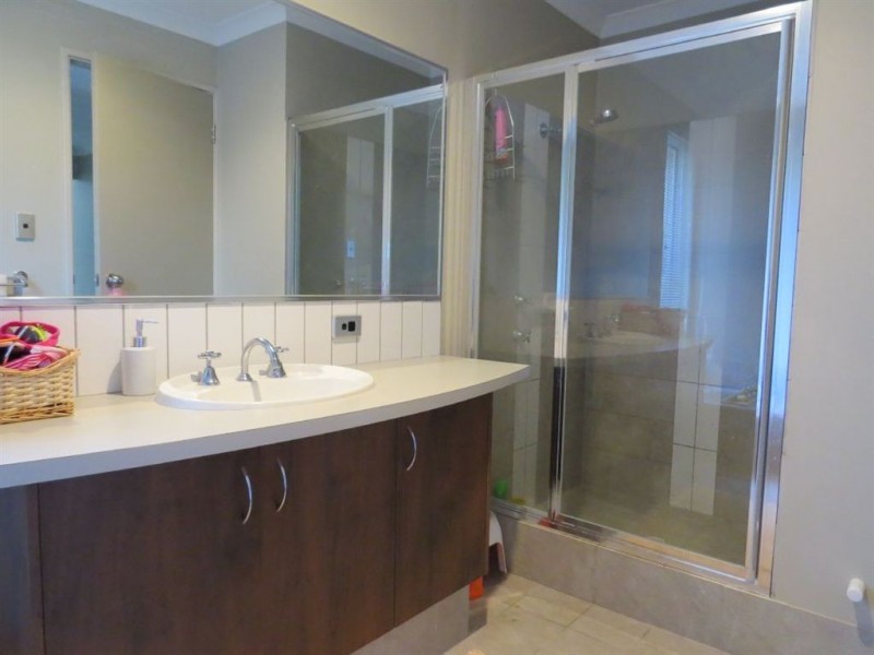 1 Dalona Parkway, Lakelands WA 6180