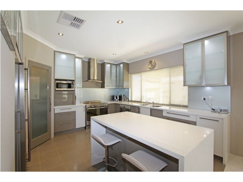 4 Joshua Carrol Street, Madora Bay WA 6210