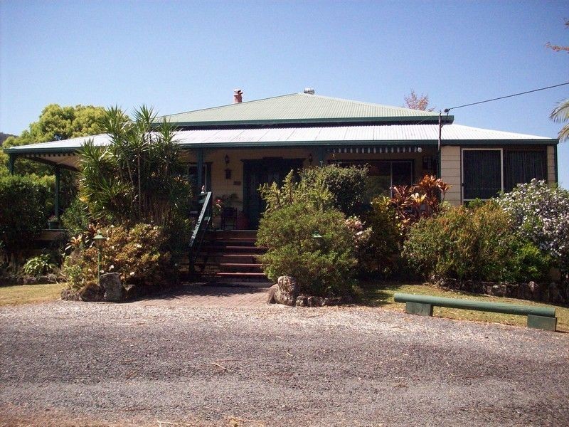 10 Braeside Drive, Uki NSW 2484