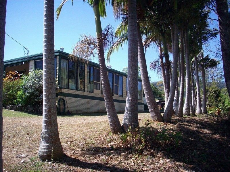 10 Braeside Drive, Uki NSW 2484