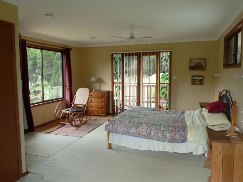 40 Meadow Place, Uki NSW 2484