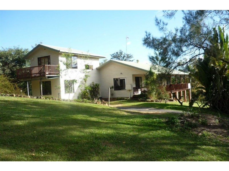 40 Meadow Place, Uki NSW 2484