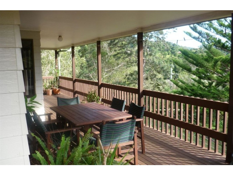 40 Meadow Place, Uki NSW 2484