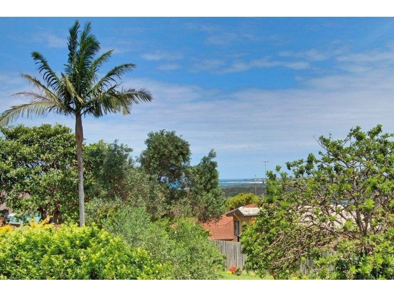 42 Walter Crescent, Banora Point NSW 2486