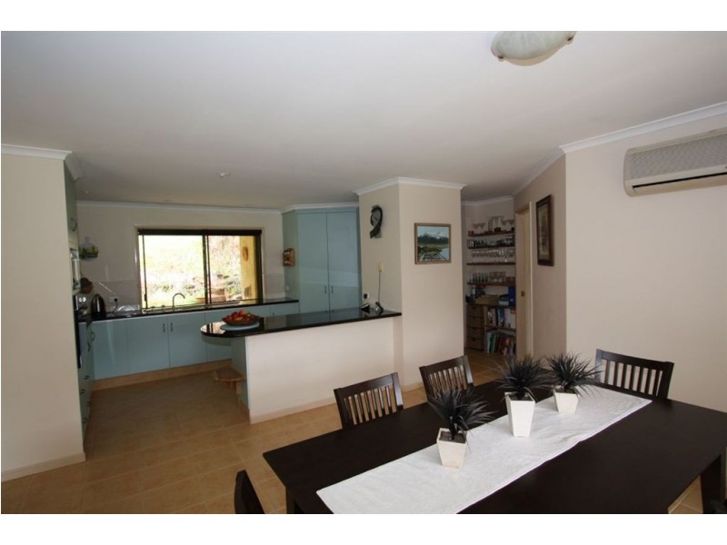 34 Meadow Place, Uki NSW 2484