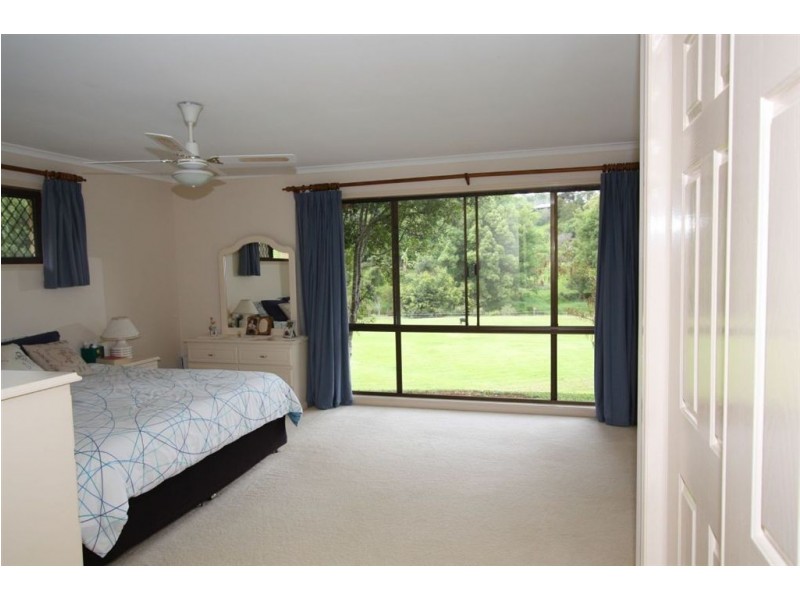 34 Meadow Place, Uki NSW 2484