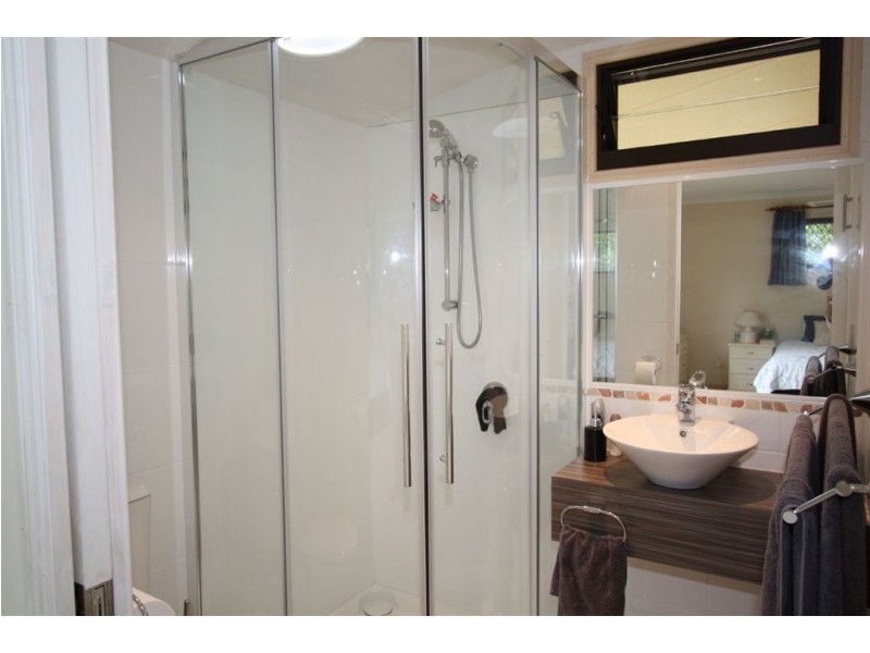 34 Meadow Place, Uki NSW 2484