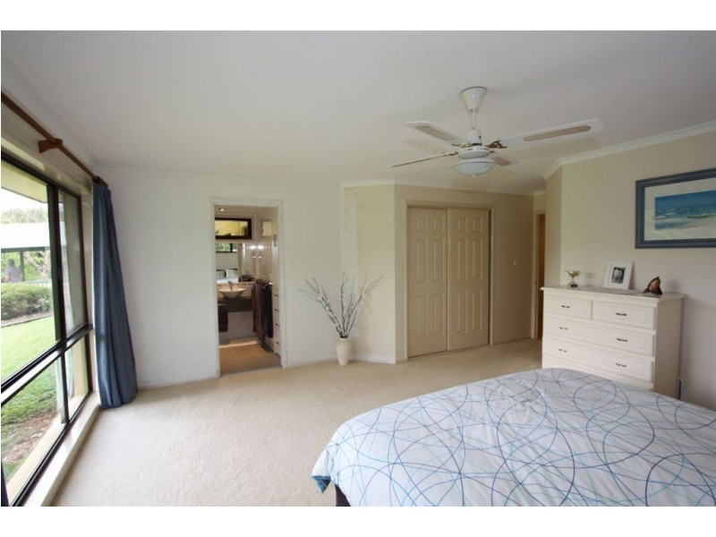 34 Meadow Place, Uki NSW 2484