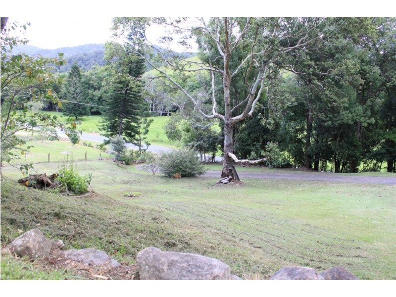 55 Rowlands Creek, Uki NSW 2484