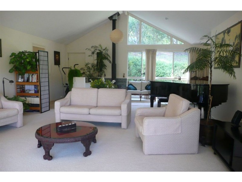 42 Meadow Place, Uki NSW 2484