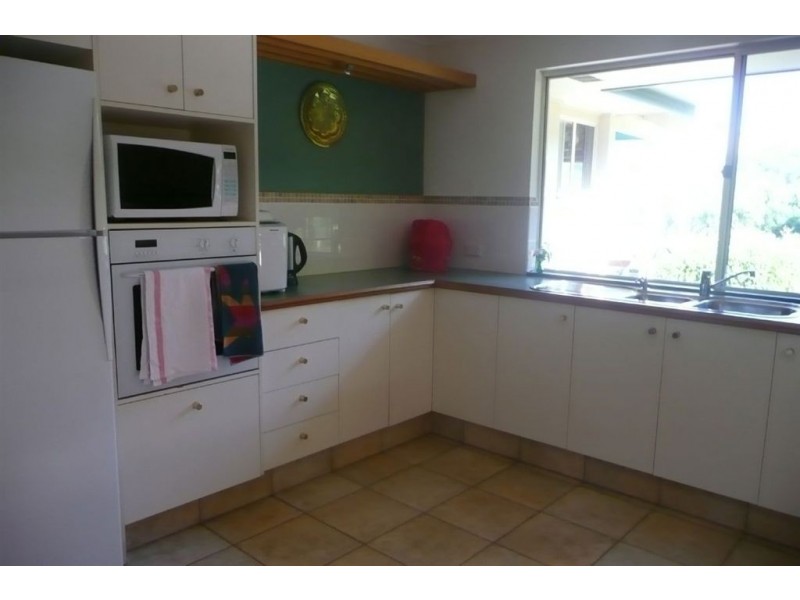 42 Meadow Place, Uki NSW 2484