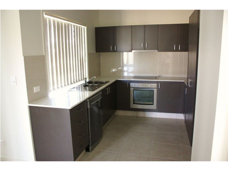 14 Kaplan Street, Pacific Pines QLD 4211