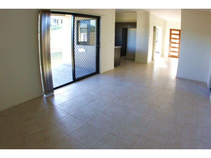 14 Kaplan Street, Pacific Pines QLD 4211