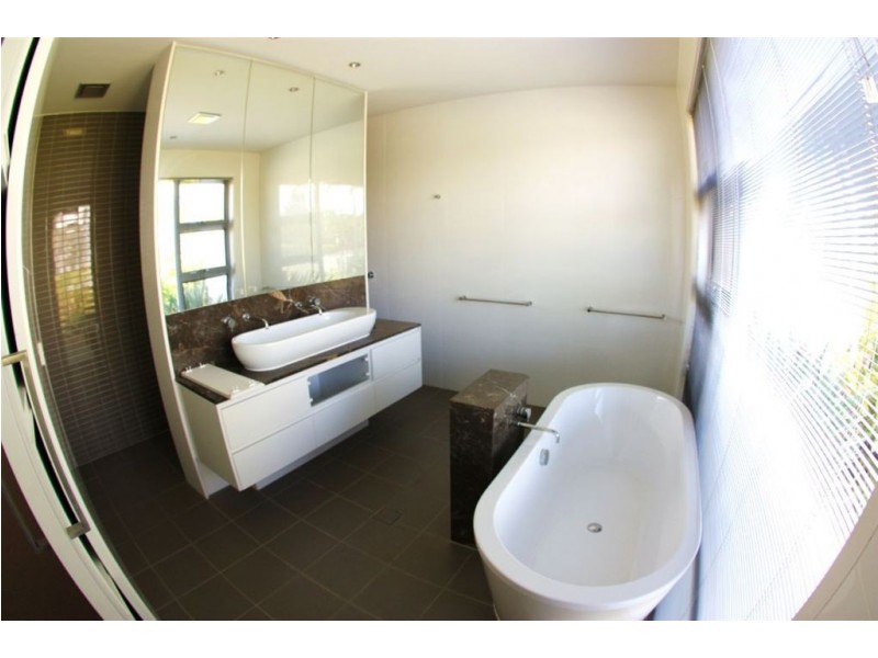 Hope Island QLD 4212