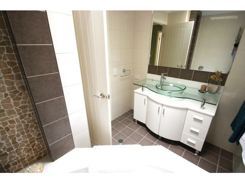 Hope Island QLD 4212