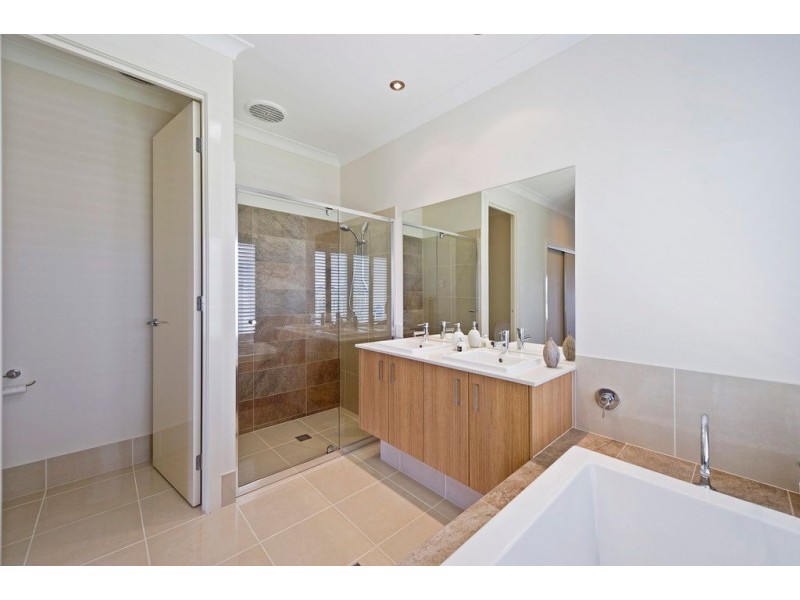 16 Sunset Pl, Jacobs Well QLD 4208