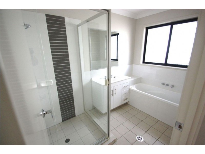 16a currawong cr, Upper Coomera QLD 4209