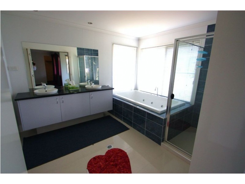 16 SLIPSTREAM RD, Coomera Waters QLD 4209