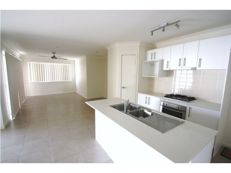 13 Iridium Dve, Hope Island QLD 4212