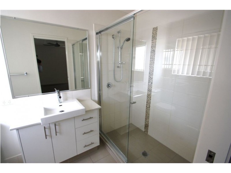 13 Iridium Dve, Hope Island QLD 4212