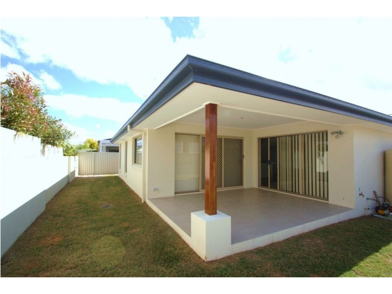 13 Iridium Dve, Hope Island QLD 4212